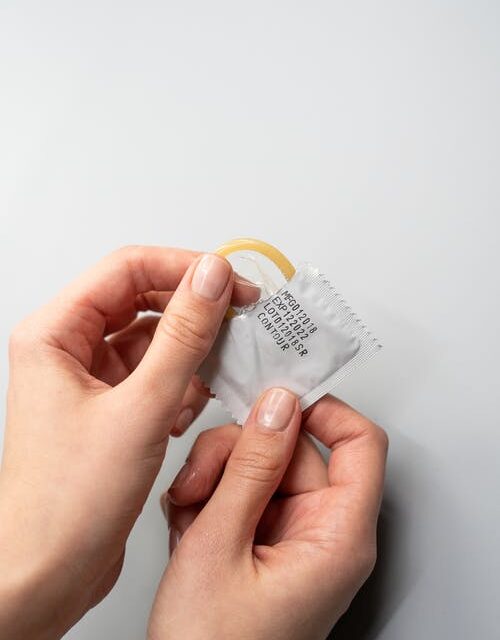 Sådan skaffer du nemmest kondomer